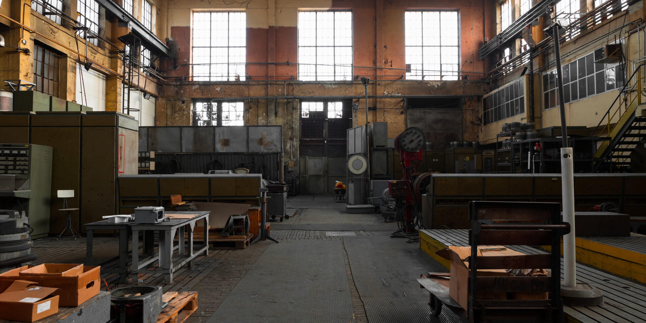 An,Old,Industrial,Interior,,Electric,Engine,Manufacturer