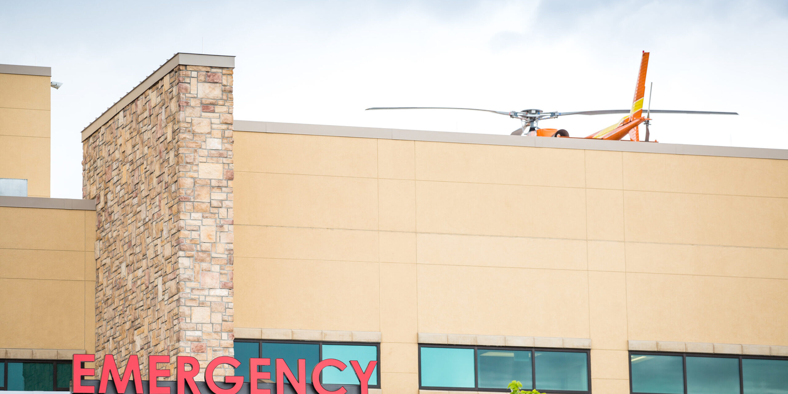 Emergency,Sign,Leading,To,The,Hospital
